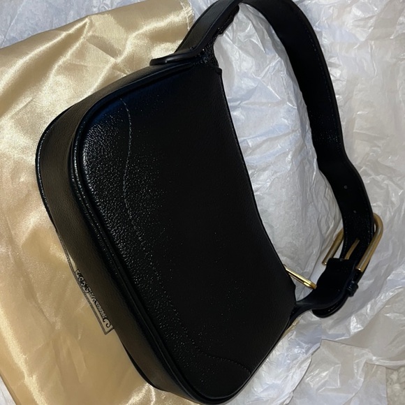 Gucci Black Leather Shoulder Bag with Gold Buckle - Picture 6 of 12